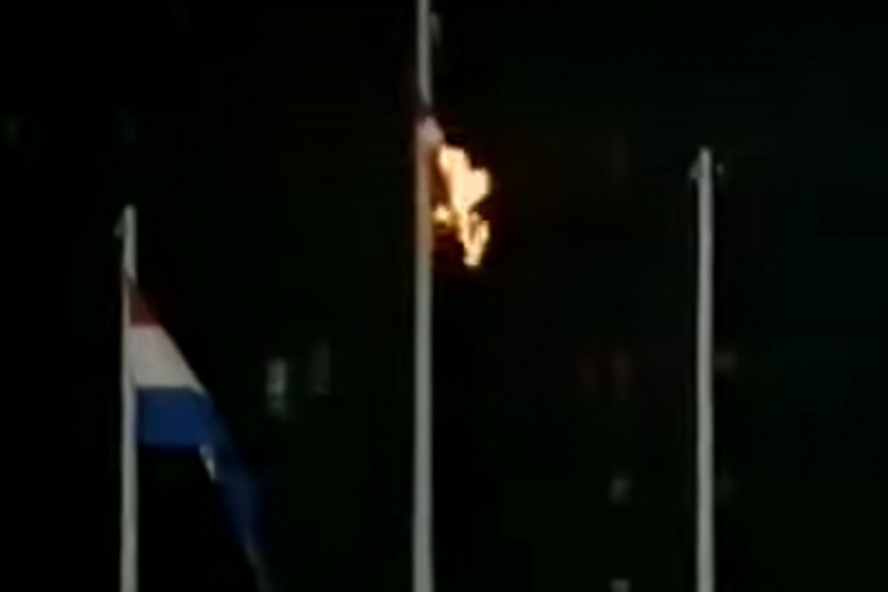 TRI I PO DECENIJE SU PROŠLE: Dan kada je umro fudbal i jedna država! (VIDEO) TRI I PO DECENIJE SU PROŠLE: Dan kada je umro fudbal i jedna država! (VIDEO)