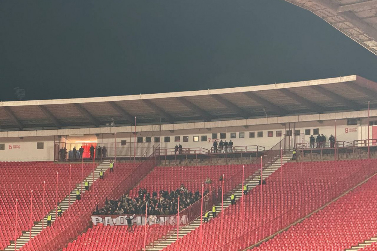 "ĐAVOLI", GDE STE? Hit scena na Marakani, evo koliko je navijača Radničkog pristiglo u Beograd! (VIDEO) "ĐAVOLI", GDE STE? Hit scena na Marakani, evo koliko je navijača Radničkog pristiglo u Beograd! (VIDEO)