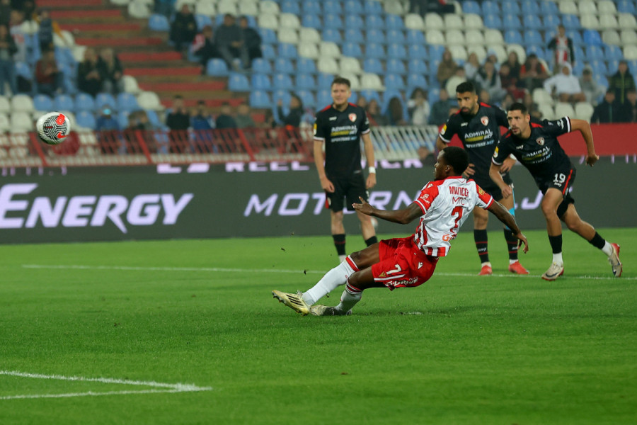NEVEROVATNO! Zvezda nije iskorstila penal, MIlson se nesrećno okliznuo!