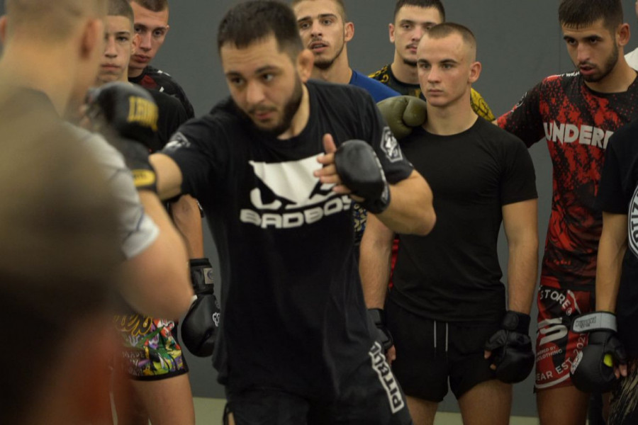 JANIČIĆEVOG PROTIVNIKA GAĐALI GRANATOM: Krenuo da sipa gorivo, tada je brutalno napadnut!