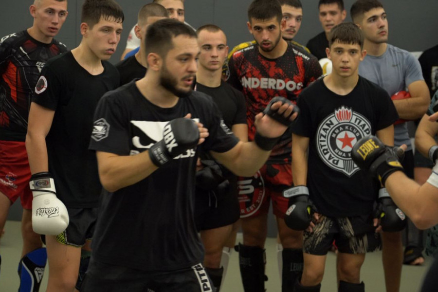 SVE JE STALO U JEDAN POGLED: Janičić bez treptaja pred UFC legendom!