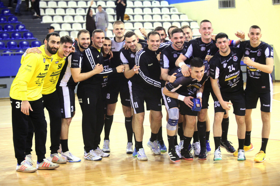 RUKOMETNI SPEKTAKL CRNO-BELIH U ČAST ROĐENDANSKOG JUBILEJA:  Partizan potvrdio dominaciju nad Zvezdom!