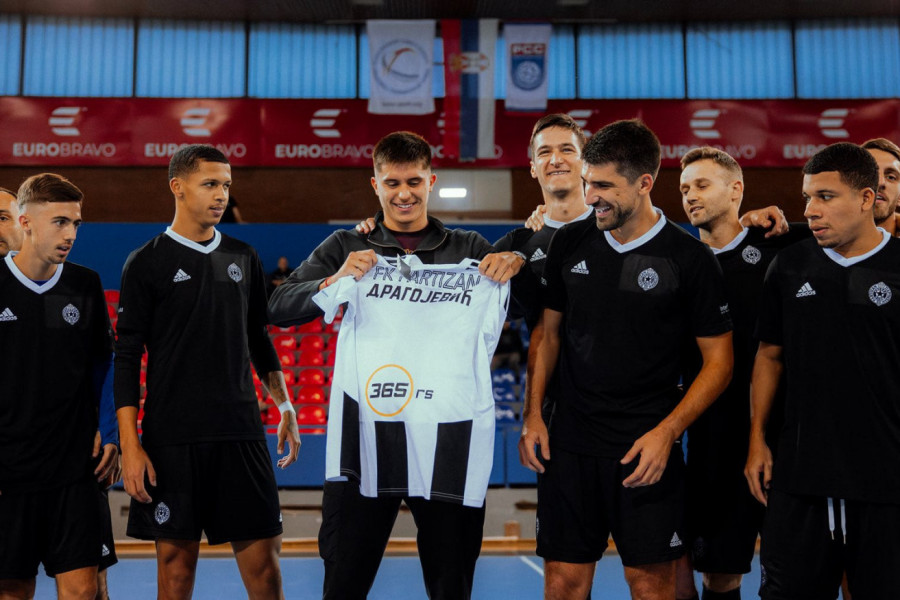 PARTIZAN JE PORODICA: Vanja Dragojević posetio futsal crno-bele pred odlazak na okupljanje U21 reprezentacije!