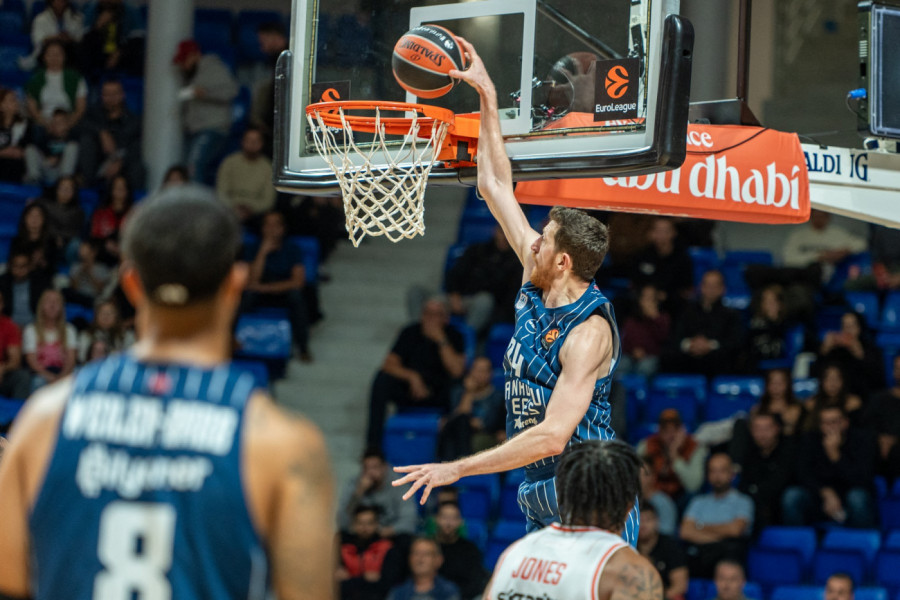EFES DOMINANTAN PRED PARTIZAN! Crno-beli će morati da obrate pažnju na ovog igrača!