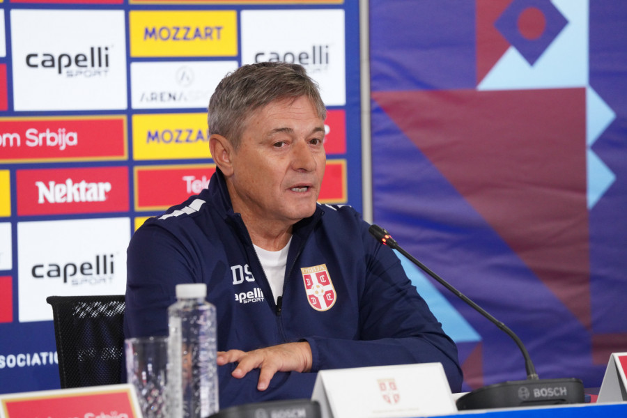 URNEBESNA SITUACIJA NA KONFERENCIJI DRAGANA STOJKOVIĆA PIKSIJA: Pozdravite rođaka...