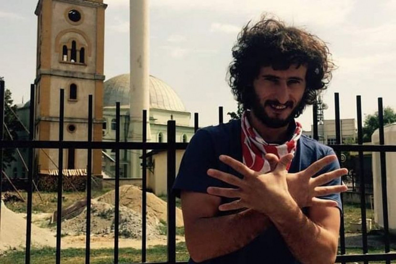 ALBANAC KOJI JE PUSTIO DRON PONOVO BI DA PRAVI NEREDE: Evo šta je poručio pred utakmicu sa Srbijom ALBANAC KOJI JE PUSTIO DRON PONOVO BI DA PRAVI NEREDE: Evo šta je poručio pred utakmicu sa Srbijom