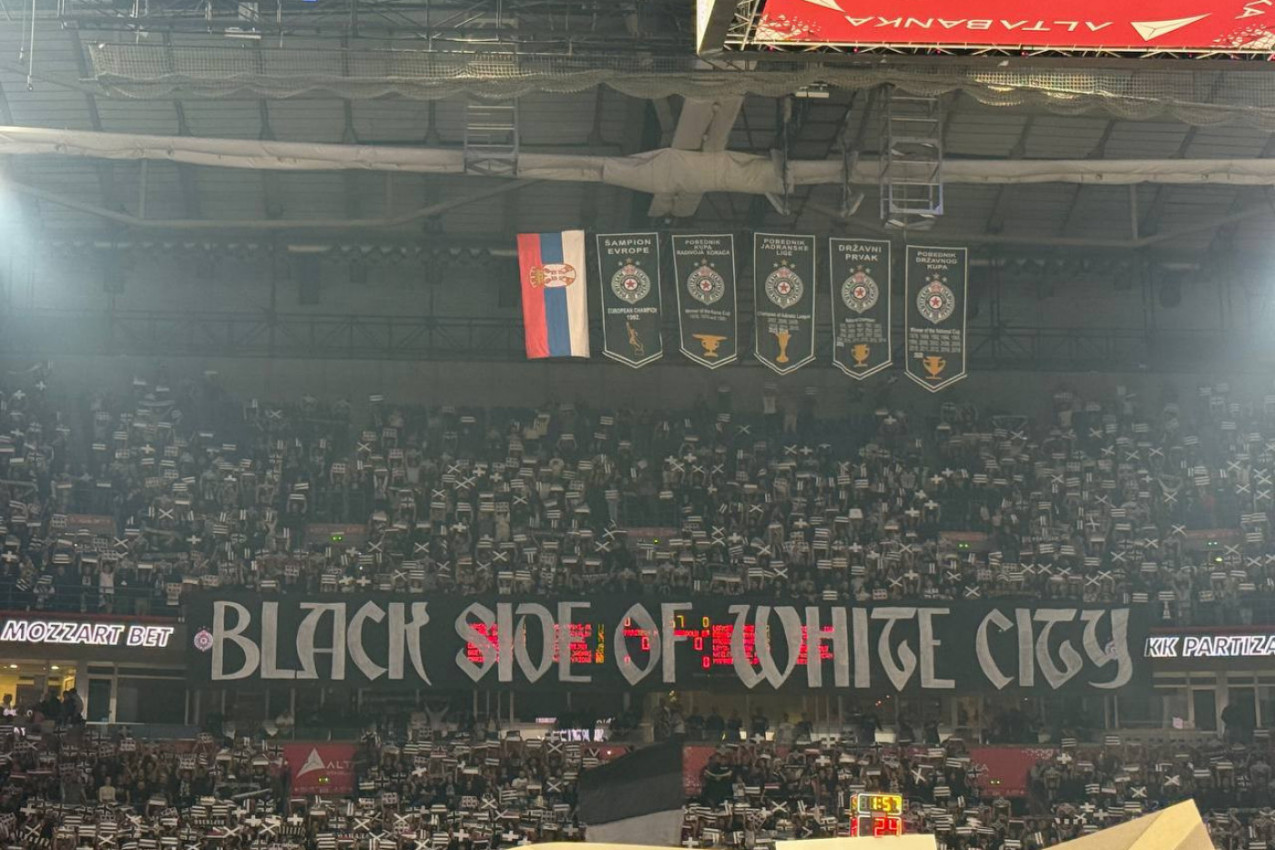 ATMOSFERA KAKVA RETKO GDE POSTOJI: Pogledajte kako su grobari dočekali košarkaše Partizana! (VIDEO)