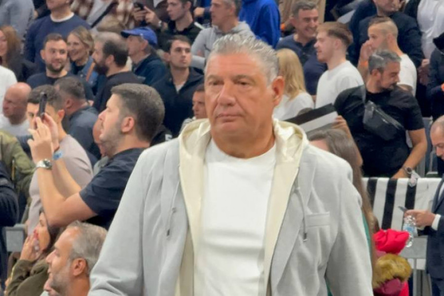 MIŠKO RAŽNATOVIĆ NA TRIBINAMA: Košarkaški agent pomno prati svaki detalj na terenu!