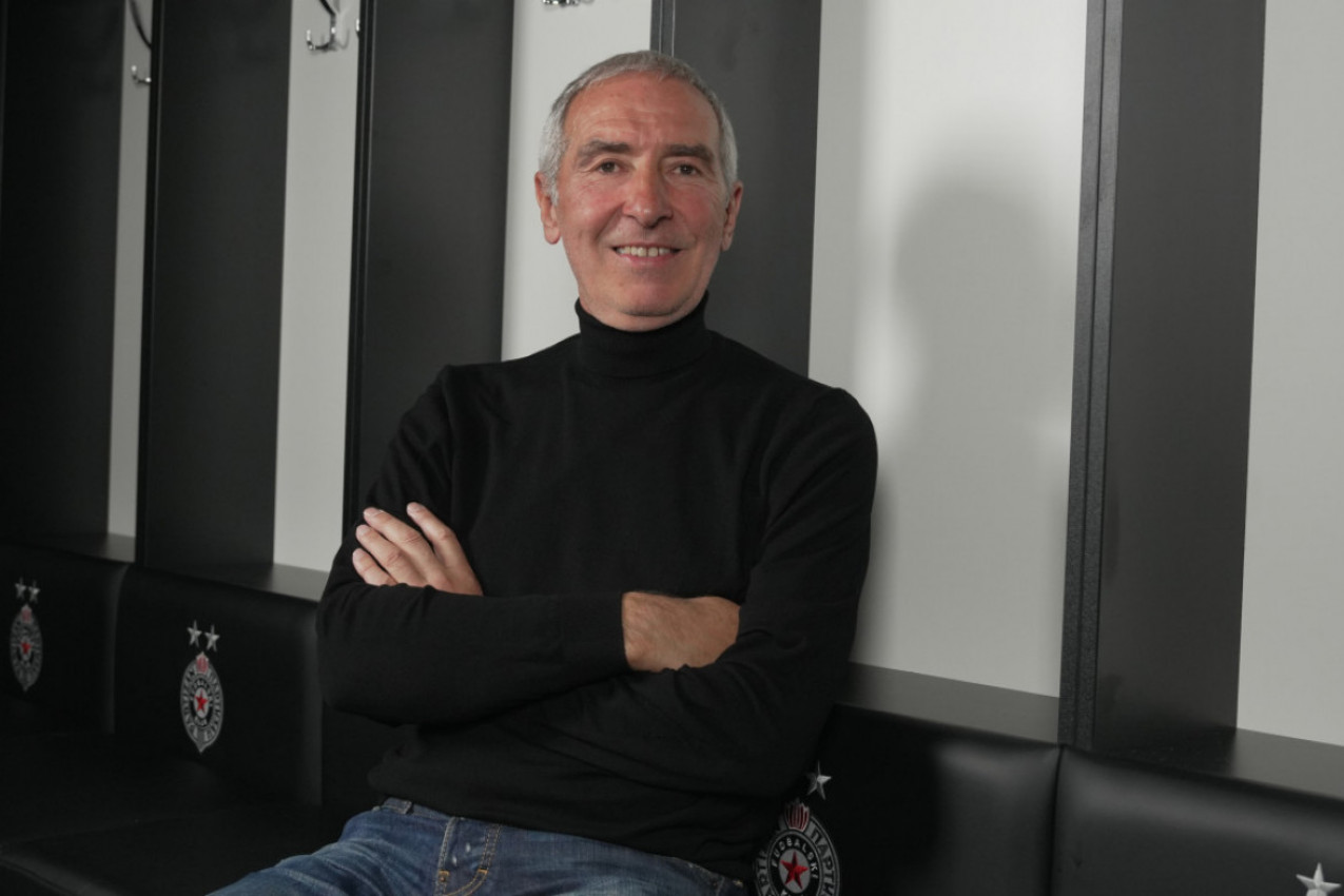 LEGENDA CRNO-BELIH: "Fudbal se ranije igrao zbog publike, a ne zbog novca, deca Partizana su vratila navijače na stadion!" (VIDEO) LEGENDA CRNO-BELIH: "Fudbal se ranije igrao zbog publike, a ne zbog novca, deca Partizana su vratila navijače na stadion!" (VIDEO)