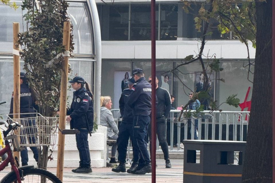 OPSADNO STANJE ZBOG "ORLOVA": Policija ušla u hotel fudbalera Srbije u Nišu (VIDEO)