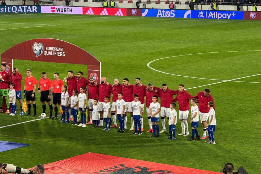 ALBANSKA HIMNA SE UOPŠTE NIJE ČULA: Pogledajte lude detalje sa početka meča u Leskovcu! (VIDEO)