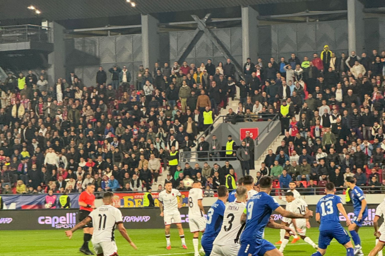 ORI SE "KOSOVO-SRBIJA" U LESKOVCU! Pogledajte brutalno navijanje srpskih navijača! (VIDEO)