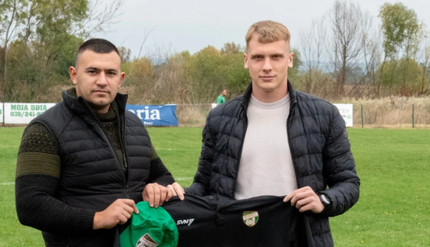SUPERLIGAŠKI AS U SLUŽBI LOKALNOG FUDBALA: Petrovićev pas za budućnost - donirao lopte klubu iz detinjstva!
