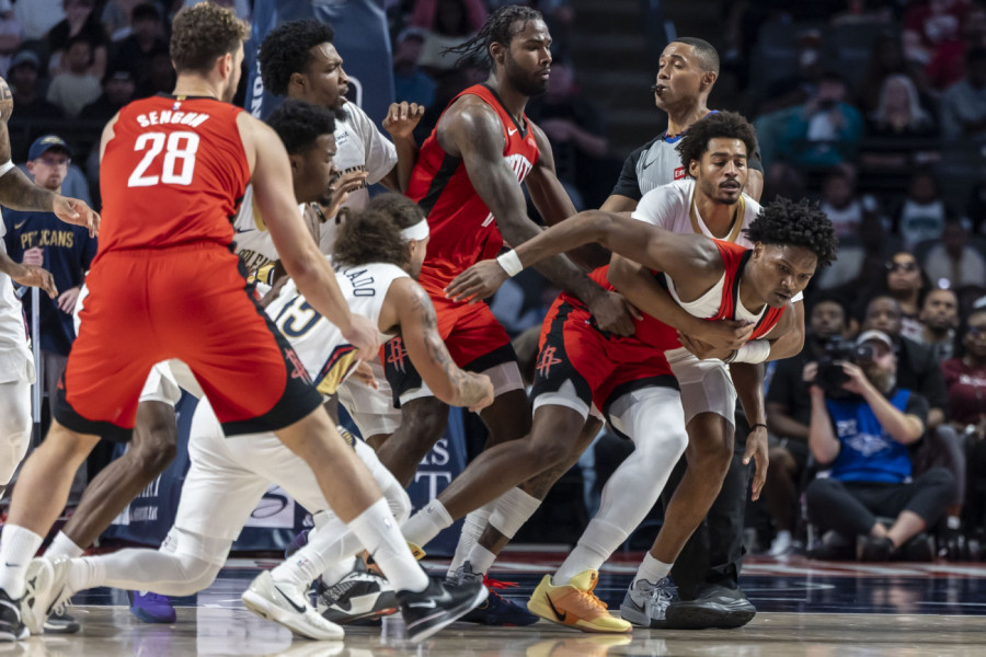 DRAMA NA NBA MEČU! Igrači i treneri uleteli na teren - ovo je razlog (VIDEO)