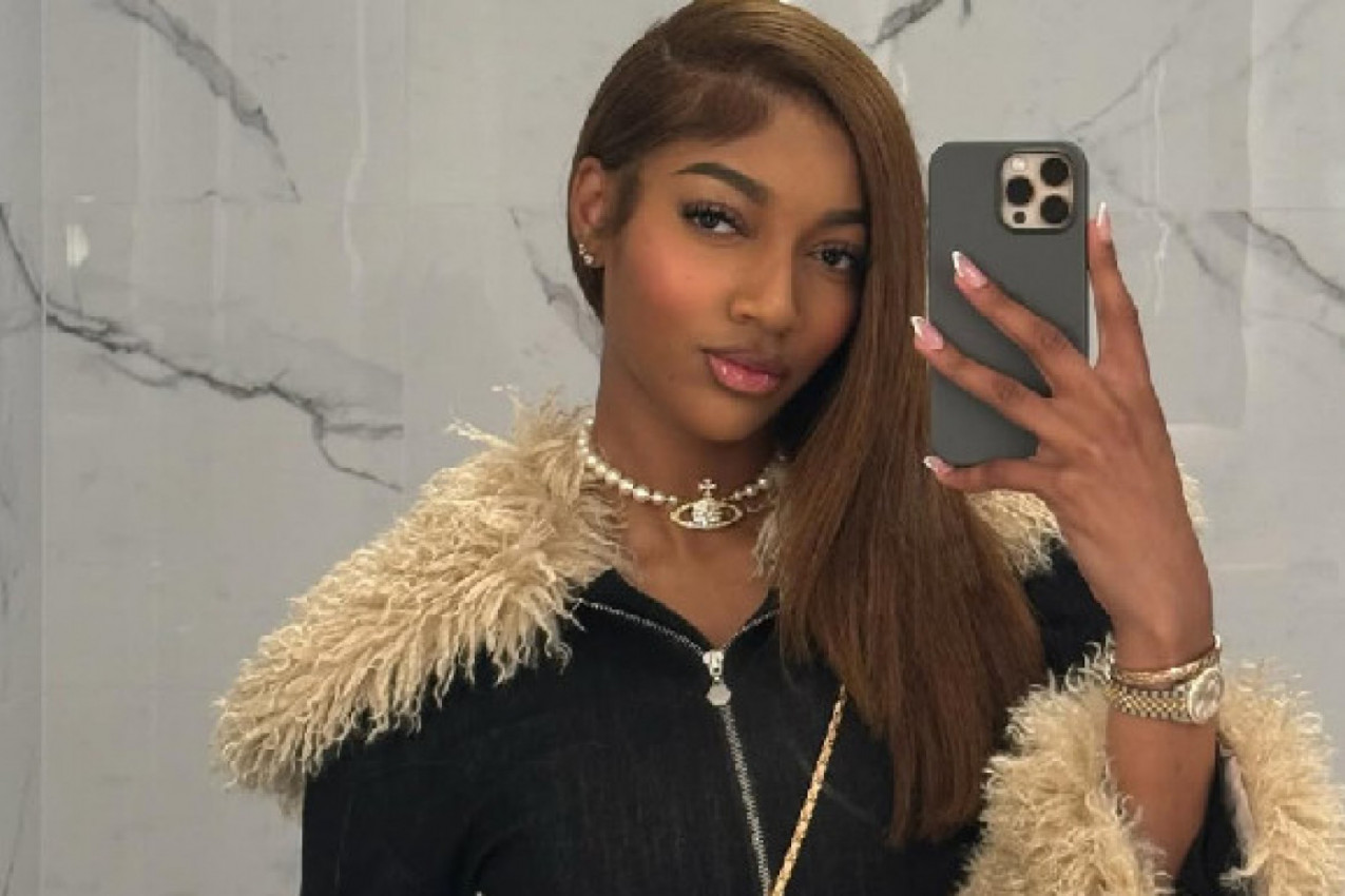 VRELOOO: Nije za one sa slabim srcem - košarkašica se skinula i pokazala sve! (VIDEO) VRELOOO: Nije za one sa slabim srcem - košarkašica se skinula i pokazala sve! (VIDEO)