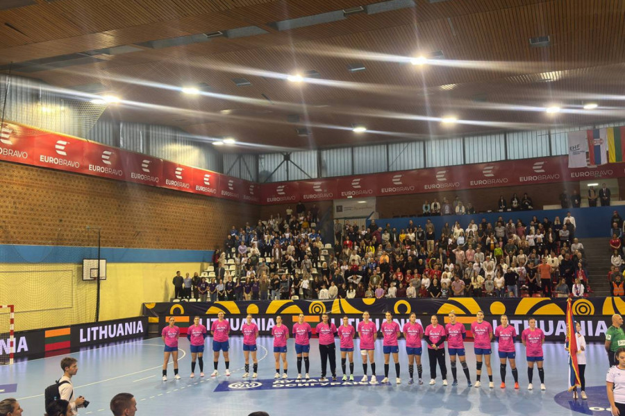 EVO KO PRATI NAŠE RUKOMETAŠICE! Zanimljiva gošća na tribinama! (FOTO)