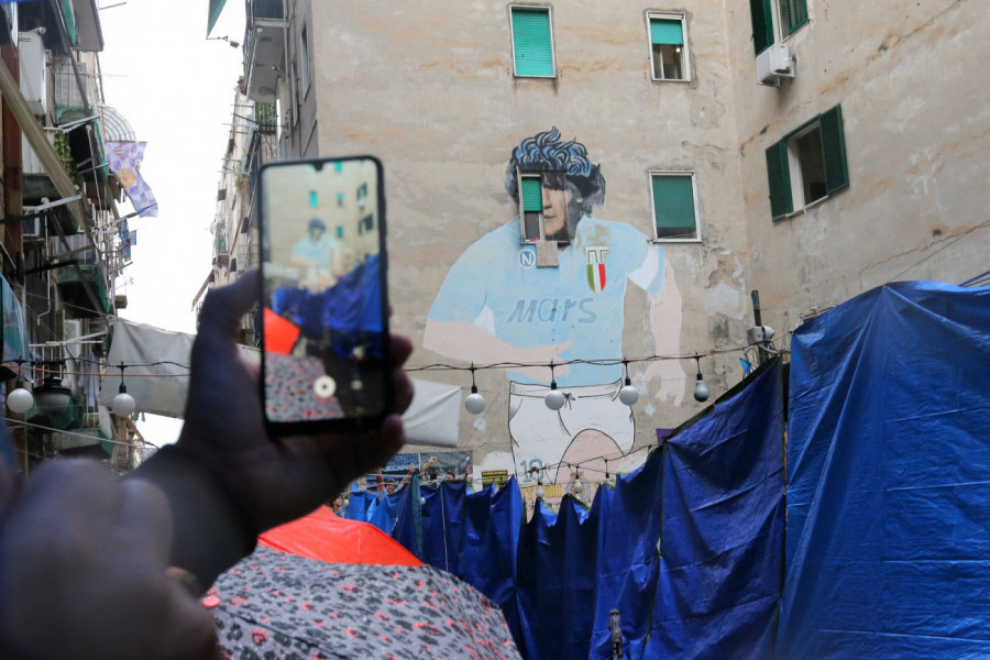 PREKRIVEN LEGENDARNI MURAL DIJEGA ARMANDA MARADONE (FOTO)