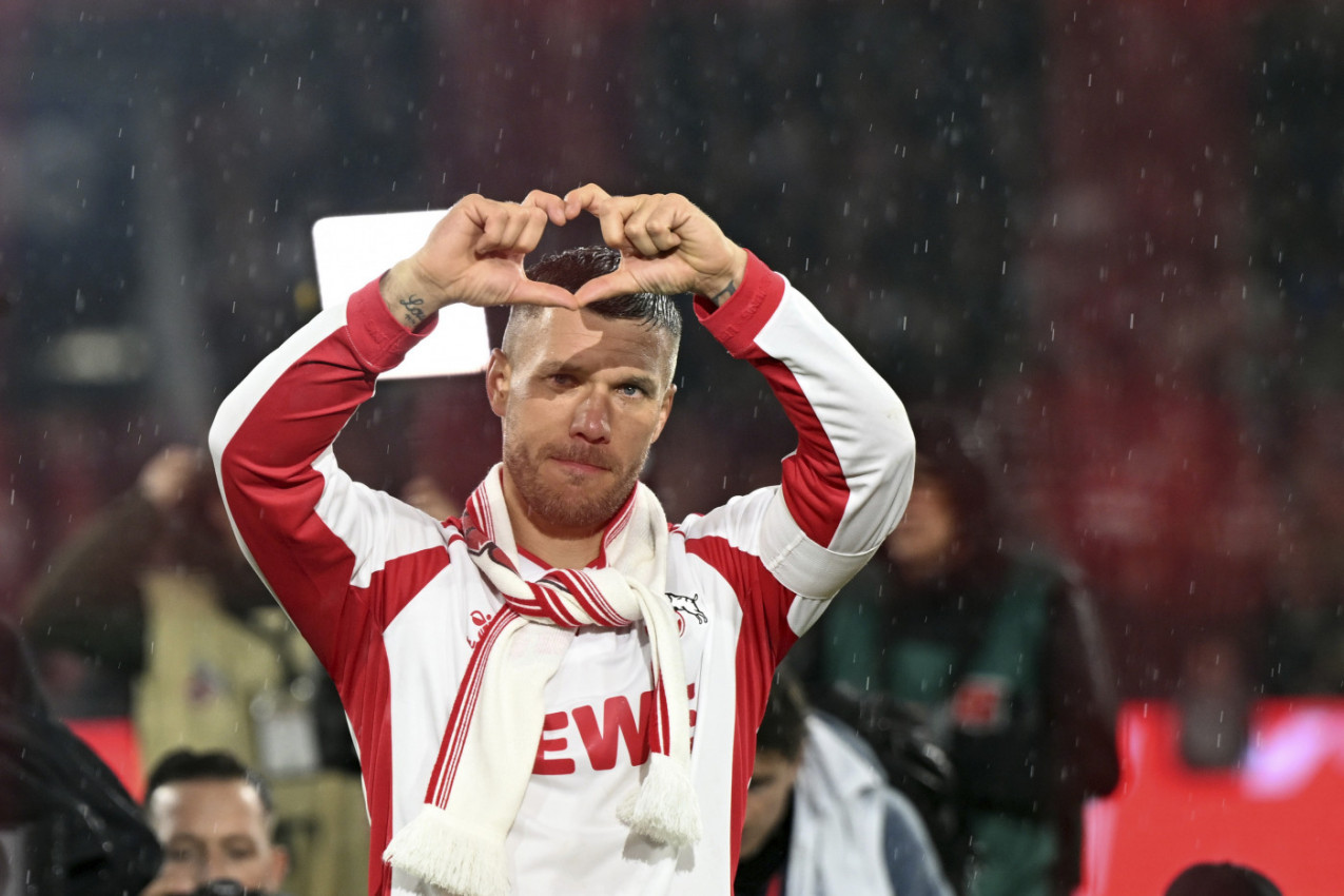 LUKAS PODOLSKI IMA PORUKU ZA FUDBALSKU SRBIJU: Evo šta legenda Mundijala kaže posle debakla od Albanije! LUKAS PODOLSKI IMA PORUKU ZA FUDBALSKU SRBIJU: Evo šta legenda Mundijala kaže posle debakla od Albanije!