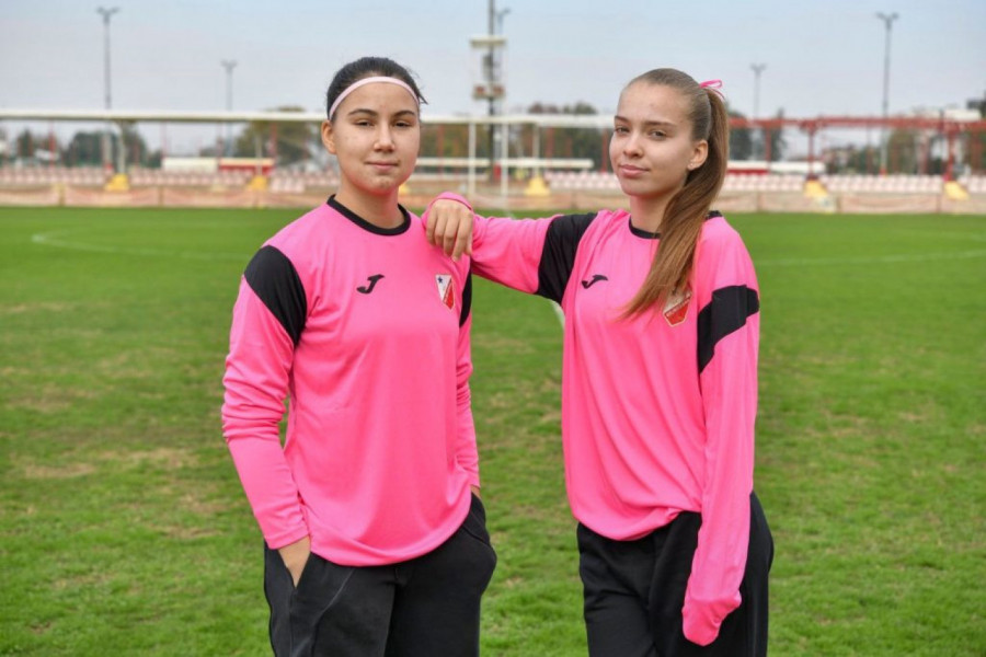 Novosadske fudbalerke podržale akciju borbe protiv raka dojke