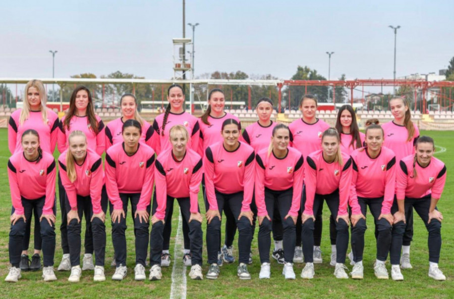 Novosadske fudbalerke podržale akciju borbe protiv raka dojke