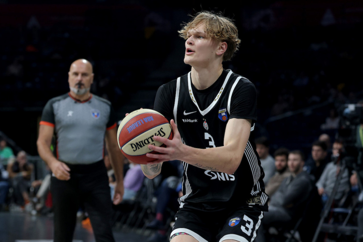 VIJORI SE FINSKA ZASTAVICA U ARENI! Mika Murinen ima i više nego zavidnu podršku! (VIDEO)