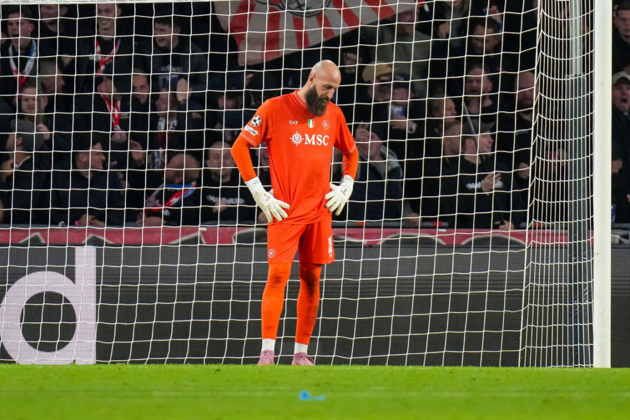 VANJA SE OBRUKAO U AJNDHOVENU! Ubedljiv poraz Napolija, "sveci" u Leverkuzenu brojali do sedam! VANJA SE OBRUKAO U AJNDHOVENU! Ubedljiv poraz Napolija, "sveci" u Leverkuzenu brojali do sedam!