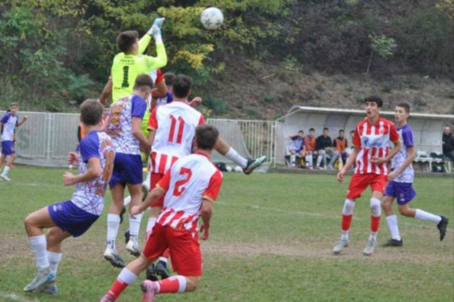 FUDBALSKA GROZNICA TRESE MIRIJEVO: Zvezdini mališani bez rešenje za igru domaćina!
