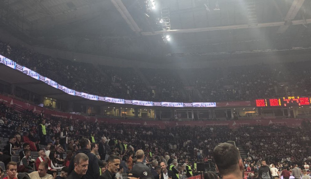 TUŽNA SCENA: Evo kako su delije reagovale na drugi gol Brage protiv Zvezde! (VIDEO) TUŽNA SCENA: Evo kako su delije reagovale na drugi gol Brage protiv Zvezde! (VIDEO)