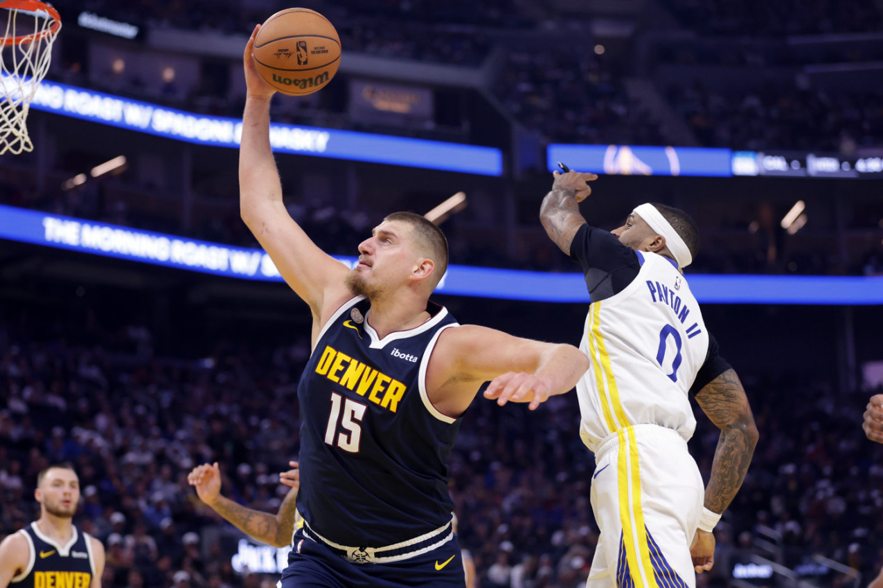 SRBIN ŠOKIRAO AMERE: Nećete verovati šta bi Jokić stavio na teren! (VIDEO) SRBIN ŠOKIRAO AMERE: Nećete verovati šta bi Jokić stavio na teren! (VIDEO)