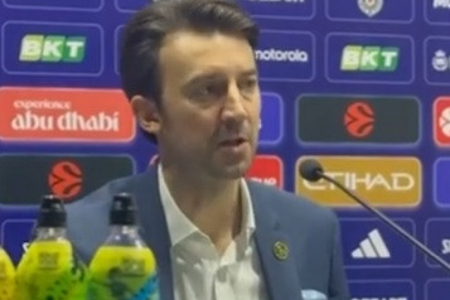 "PRESREĆAN SAM ZBOG POBEDE": Prve reči trenera Pariza nakon velike pobede nad Crvenom zvezdom!