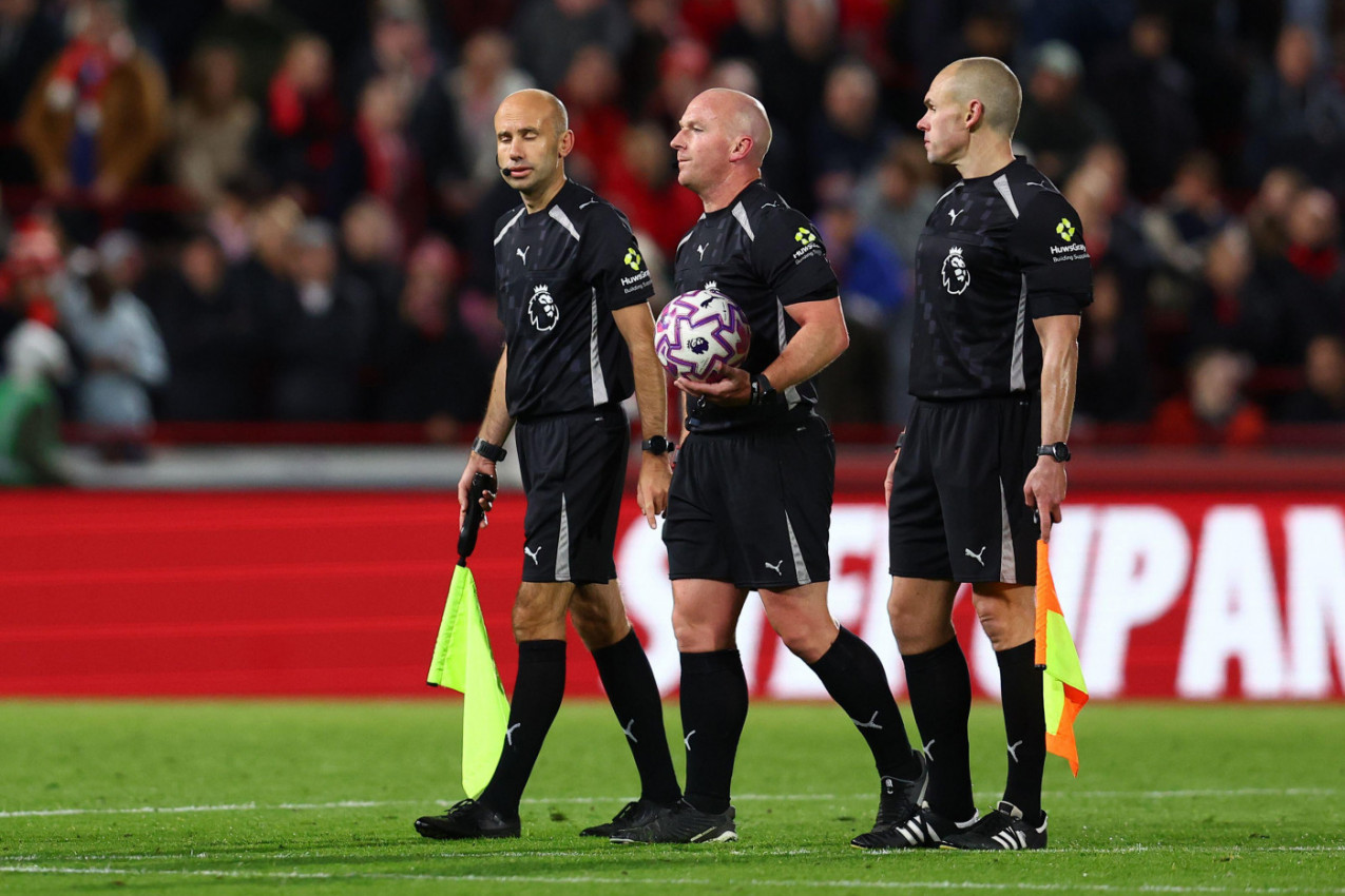 BIZARNO: Sudija nije mogao da nastavi meč u Premijer ligi!