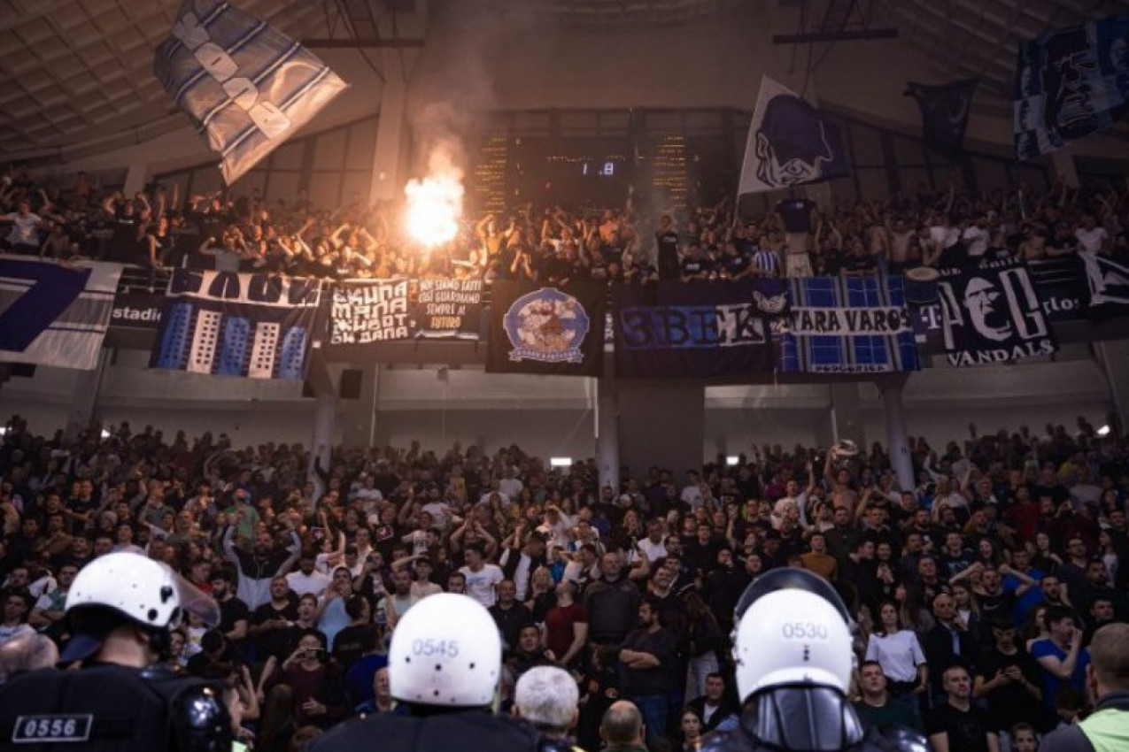 "SILUJU ŽENE, OTIMAJU DECU…" Varvari se oglasili posle haosa u Podgorici, pa Turcima uputili brutalnu poruku! (FOTO)