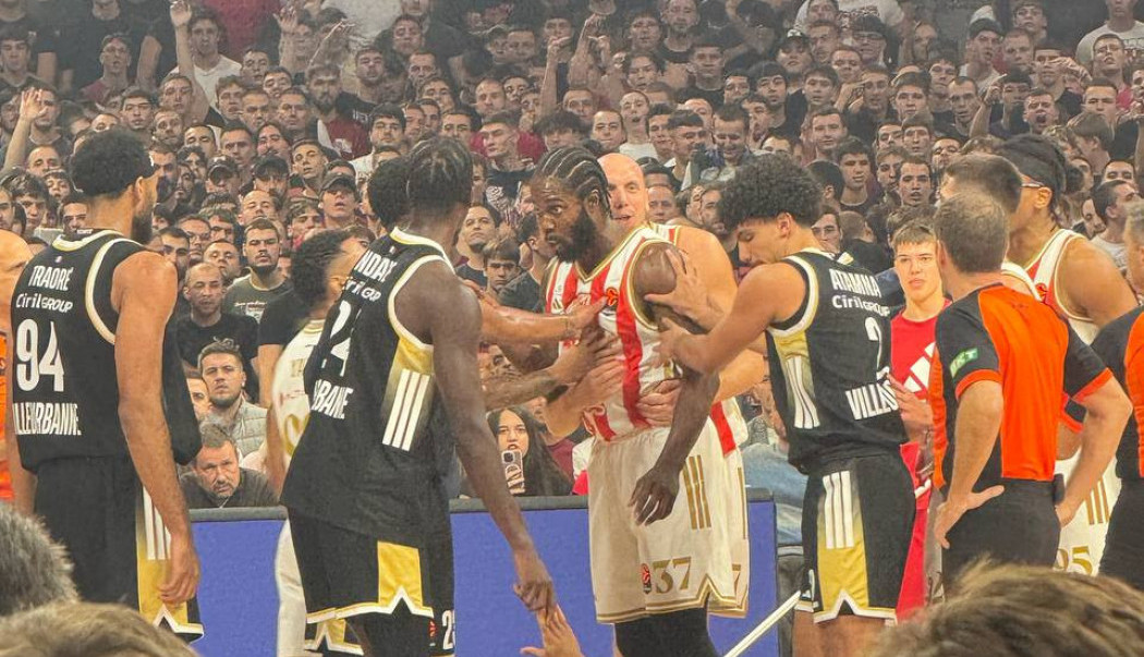 ODŽELEJ ZAPALIO DELIJE: Pogledajte šta je uradio i dobio ovacije! (VIDEO) ODŽELEJ ZAPALIO DELIJE: Pogledajte šta je uradio i dobio ovacije! (VIDEO)