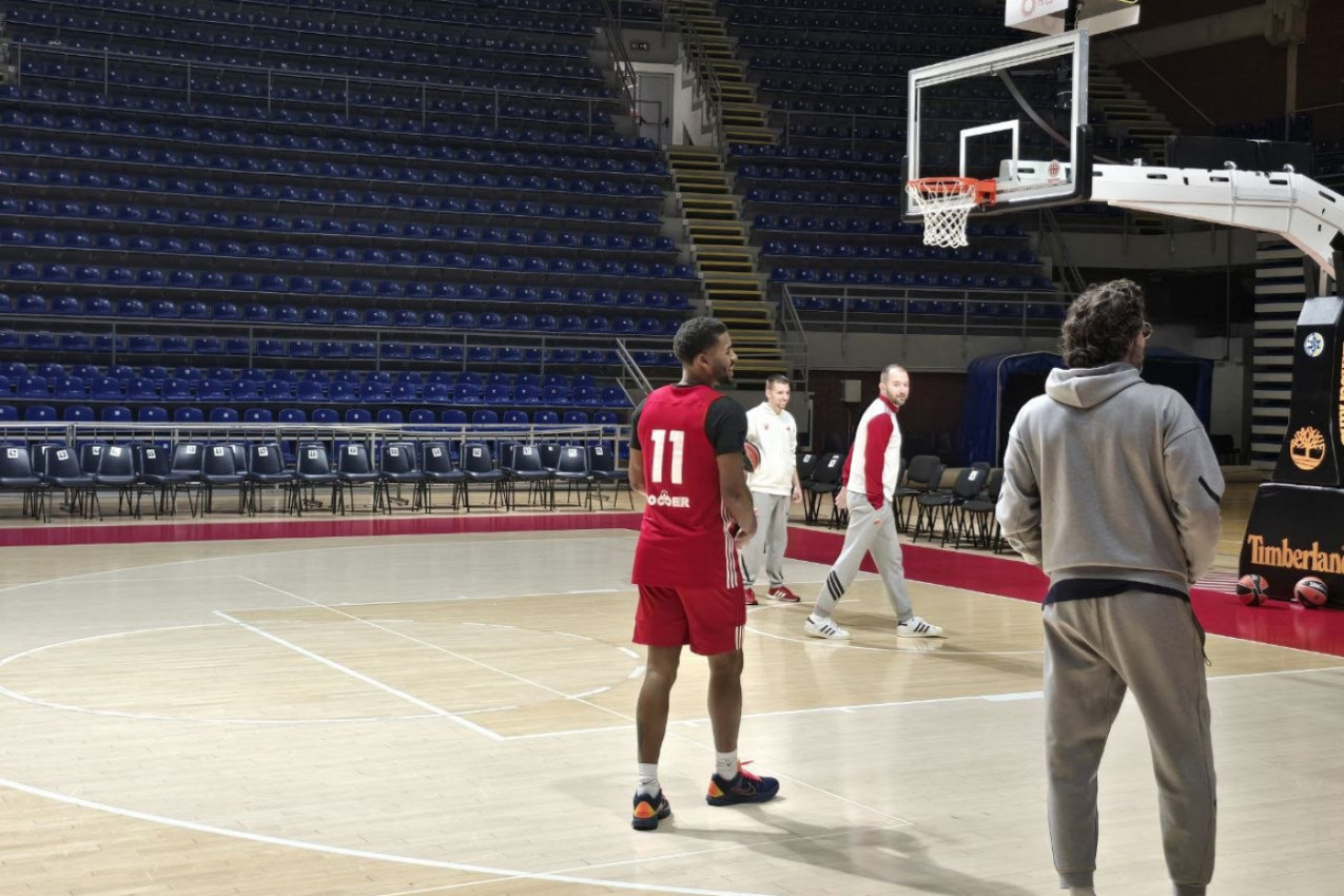 DIVAN DAN ZA DELIJE! Džered Batler prvi put u Zvezdinoj opremi! (VIDEO) DIVAN DAN ZA DELIJE! Džered Batler prvi put u Zvezdinoj opremi! (VIDEO)