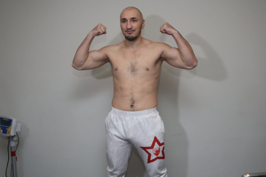 SVE JE SPREMNO ZA SPEKTAKL! Bokseri Crvene zvezde odradili službeno vaganje pred duel sa Pankrationom (VIDEO/FOTO GALERIJA)