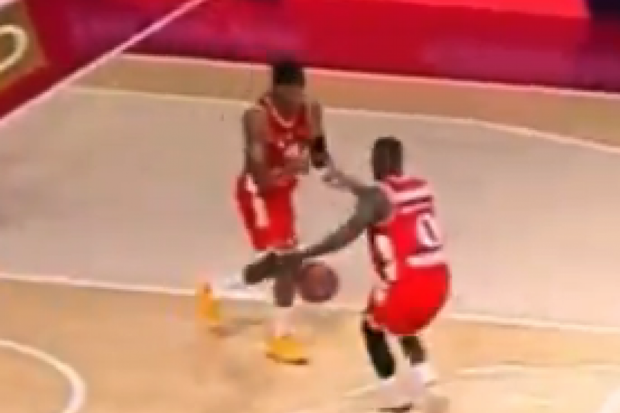 OVAJ DETALJ VAM JE PROMAKAO TOKOM ZVEZDINOG MEČA! Kodi spasao Čimu Monekea, koji se našao u problemu! (VIDEO) OVAJ DETALJ VAM JE PROMAKAO TOKOM ZVEZDINOG MEČA! Kodi spasao Čimu Monekea, koji se našao u problemu! (VIDEO)