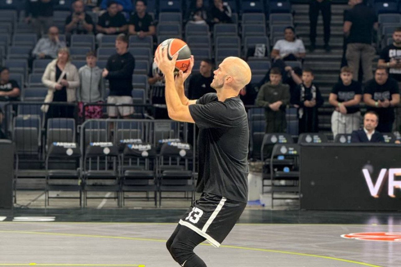 OVO SU ČEKALI SVI GROBARI: Stigao je Grk u Arenu! (VIDEO) OVO SU ČEKALI SVI GROBARI: Stigao je Grk u Arenu! (VIDEO)