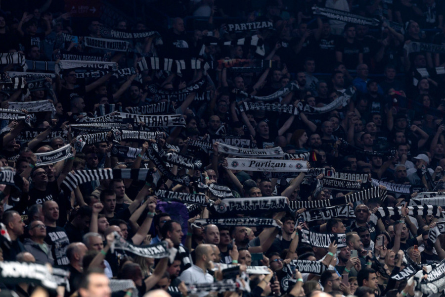 FOTOGRAFIJE KOJE IZAZIVAJU ZEBNJU: Grobare ovo mnogo više boli od samog poraza! (FOTO)