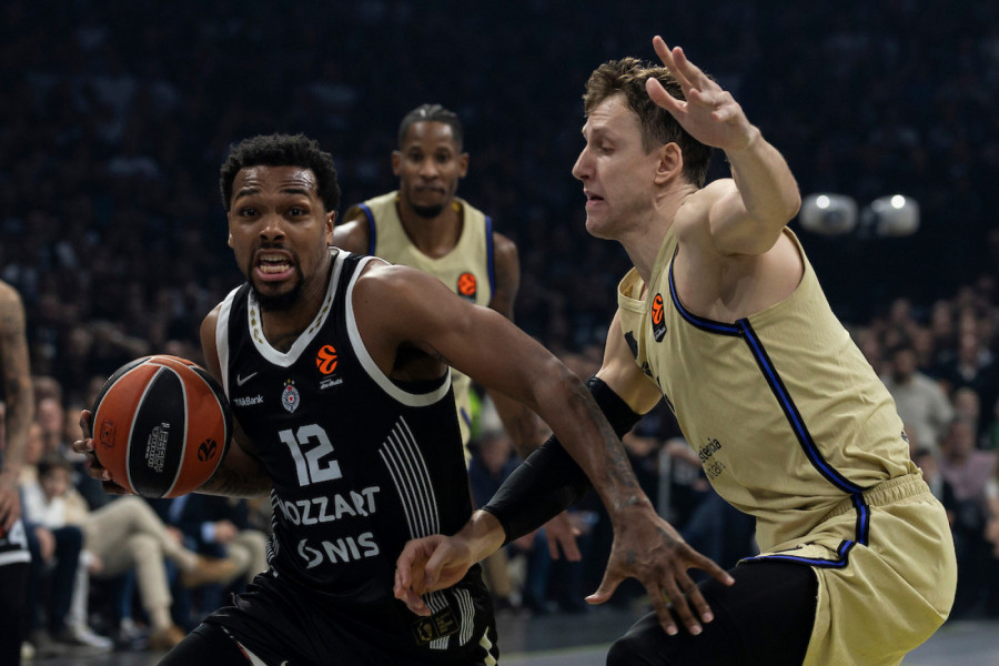 VESELI UPOREDIO NAVIJAČE PARTIZANA I PAO: Čeh i dalje voli crno-bele