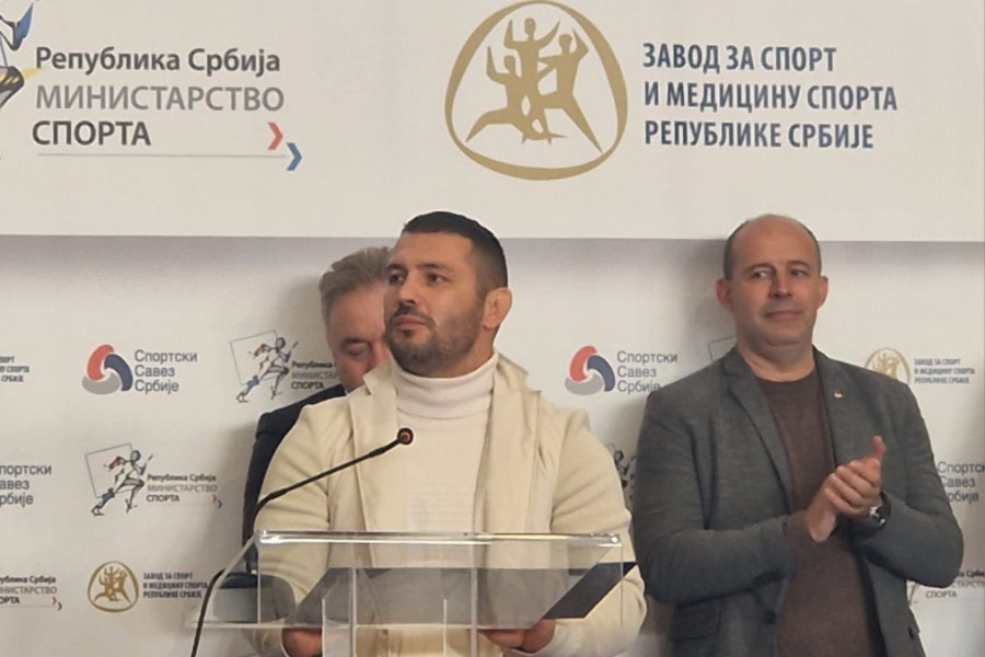 MALI ZNAK PAŽNJE: Sportski klubovi u Sečnju dobili opremu na sajmu sporta