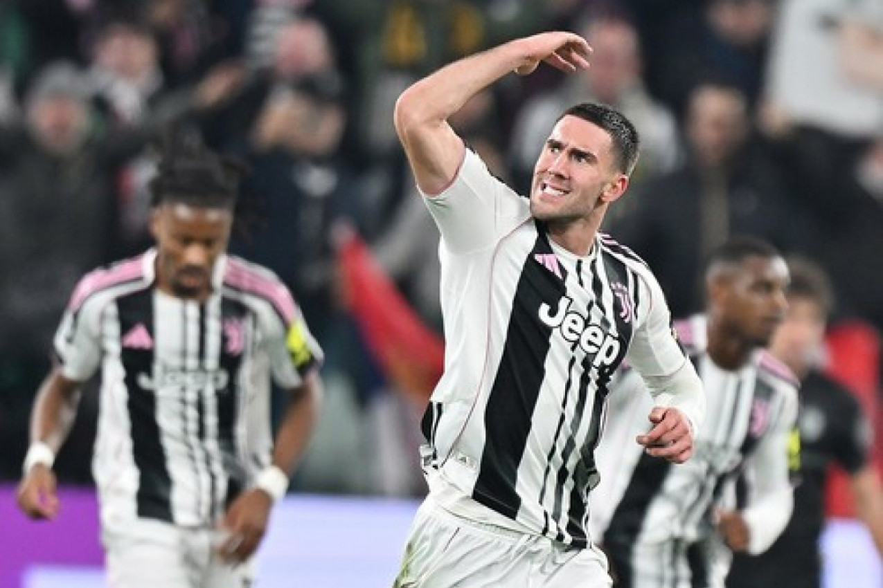 JUVENTUS PONOVO NA KRILIMA VLAHOVIĆA! Ovako je Srbin digao Spaletija na noge! (VIDEO)