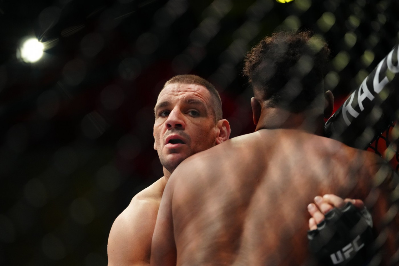 NA BIZARAN NAČIN POBEDIO DELIJU, PA OSVANULA UZNEMIRUJUĆA FOTKA! Oglasio se MMA borac i podelio sliku povređenog oka - JEZIVO! (FOTO)