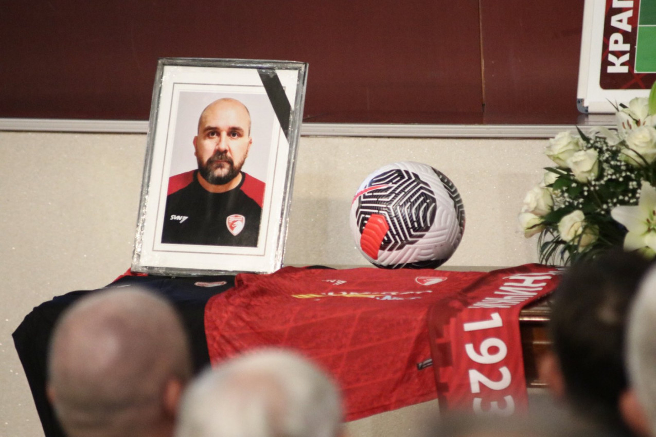 IZBACILI RADNIČKI IZ EVROPE, PA POKAZALI KAKVA SU GOSPODA: Farani se emotivno oprostili od Žižovića! (FOTO)