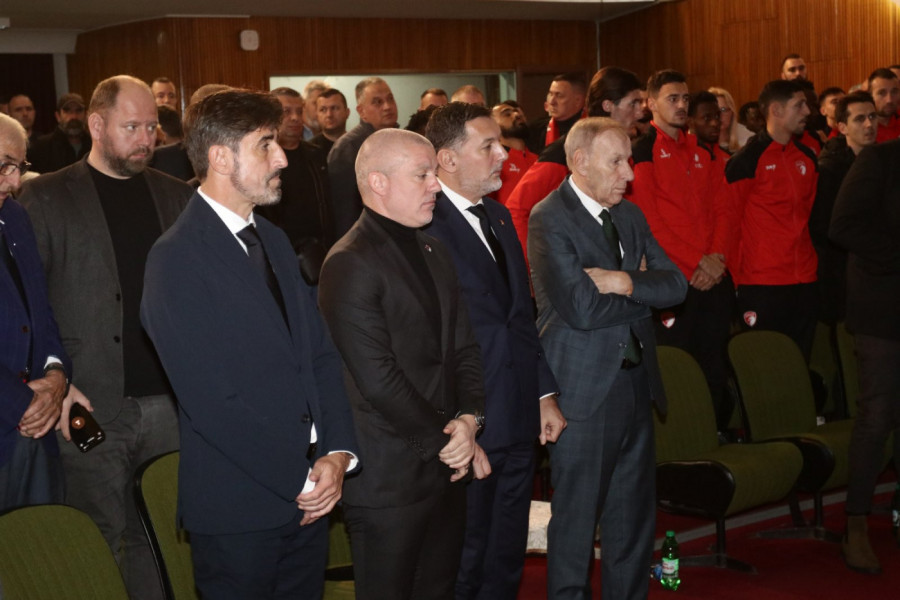 VELJKO PAUNOVIĆ STIGAO NA KOMEMORACIJU MLADENU ŽIŽOVIĆU! (VIDEO)