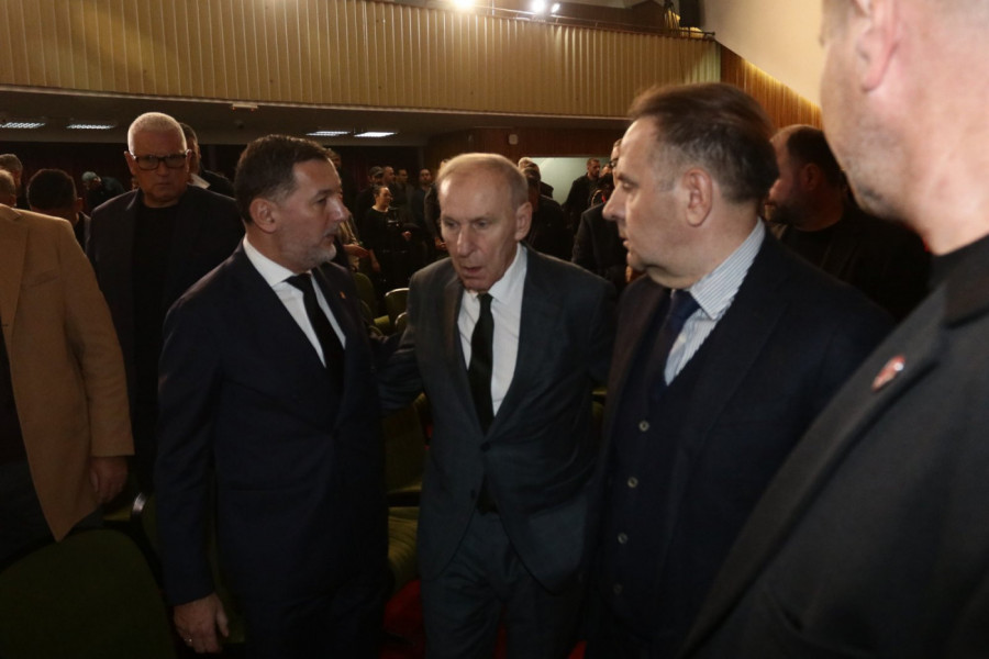 KREM SRPSKOG FUDBALA NA KOMEMORACIJI: Džajić, Ljajić i Radujko se oprostili od Mladena Žižovića! (VIDEO)