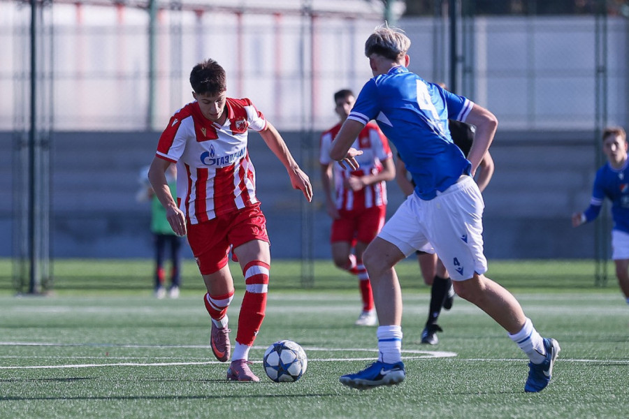 PROJEKTIL ZVEZDINOG KLINCA SA POLA TERENA! Ovakav pogodak se retko viđa (VIDEO)