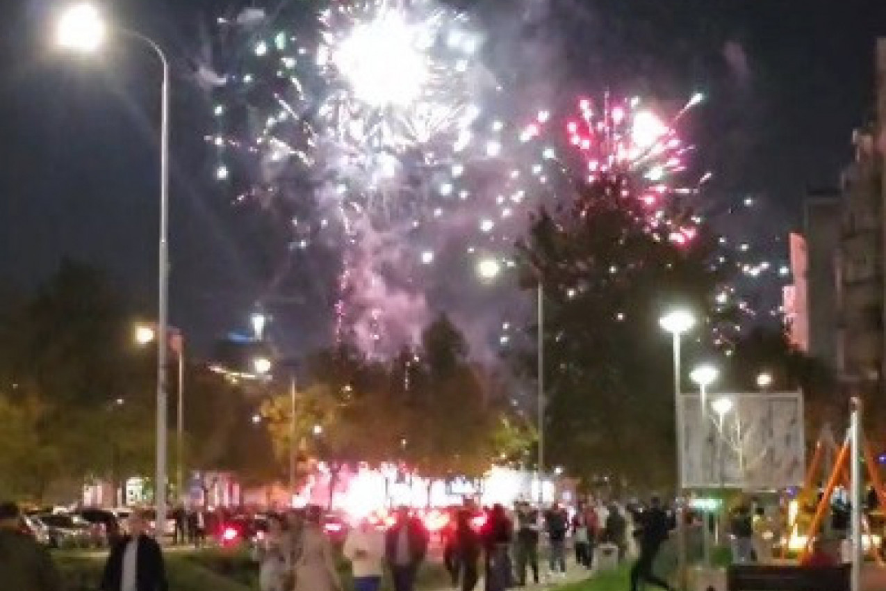 DA SE ZNA KAD DOLAZE DELIJE: Spektakularan vatromet ispred Arene (VIDEO)