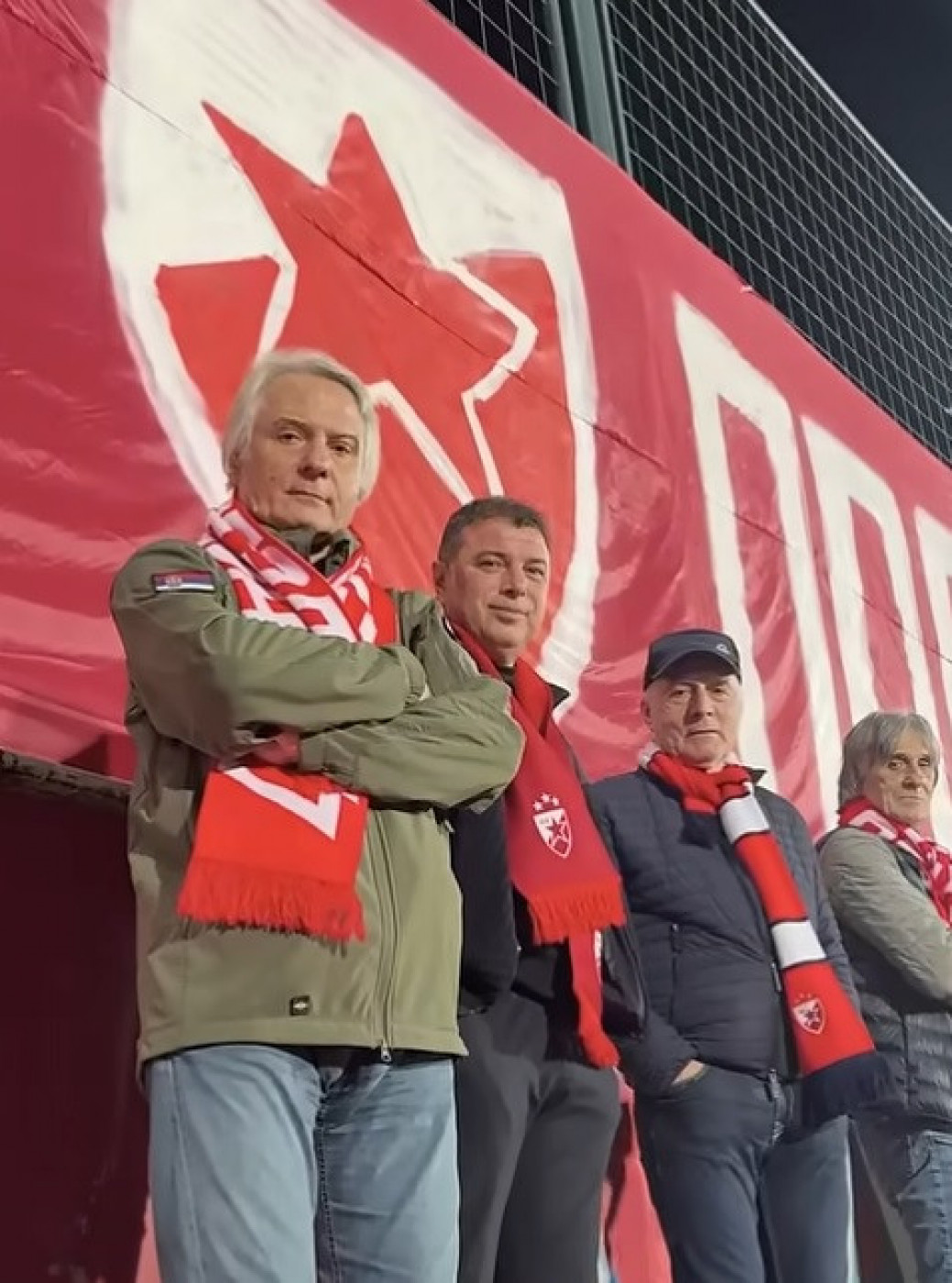 Dule Savić i veterani Crvene zvezde posmatraju poslednji trening pred Lil