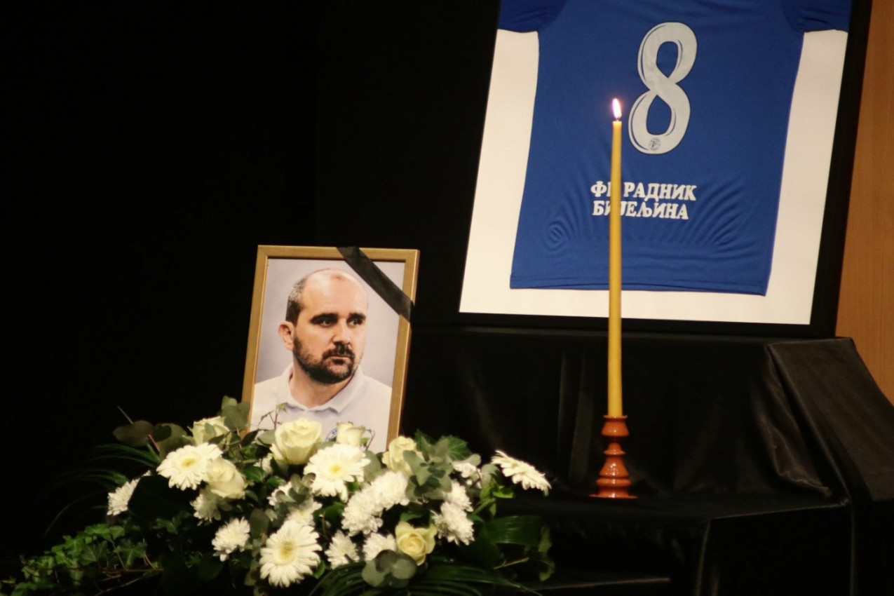 JUČE PAUNOVIĆ, A DANAS I ON: Bivši selektor Srbije na komemoraciji Mladenu Žižoviću! (VIDEO)