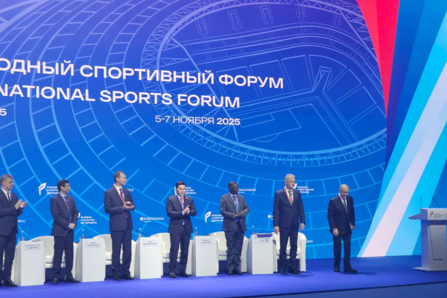 MINISTAR SPORTA SRBIJE PRVI DO PUTINA NA NAJVEĆEM SPORTSKOM FORUMU U RUSIJI! (FOTO)